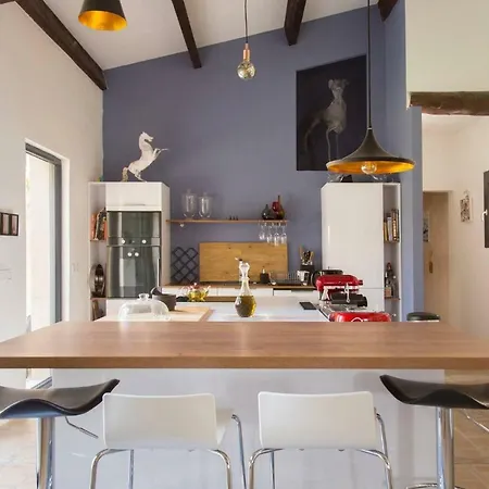 Chambre Pop Provence * Пьерлат